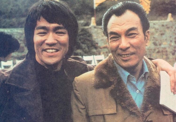 Scott on Twitter: "Rare picture from behind the scenes on the Enter the  Dragon filmset,Bruce Lee &amp; Shih Kien, he played the villain Han!  t.co/ULjZv2SolY" / Twitter