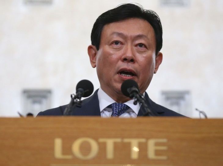 Shin Dong-bin Lotte chief apologizes for family feud vows governance