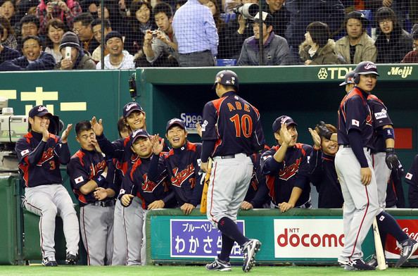 Shinnosuke Abe Shinnosuke Abe Photos Japan v Yomiuri Giants Zimbio