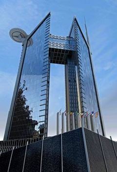 Shiraz World Trade Center httpsuploadwikimediaorgwikipediaenthumb3