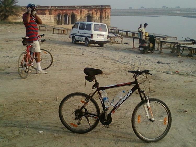 Shivrajpur Shivrajpur ganga pontoon bridge bumpy trail bicyclists tour diary