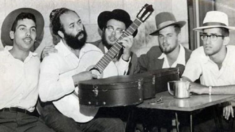 Shlomo Carlebach (musician) Family and seller out of tune as Carlebach guitar goes under hammer