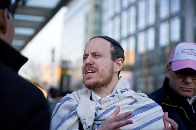 Shmuel Herzfeld Rabbi Shmuel Herzfeld Protests Gets Ejected