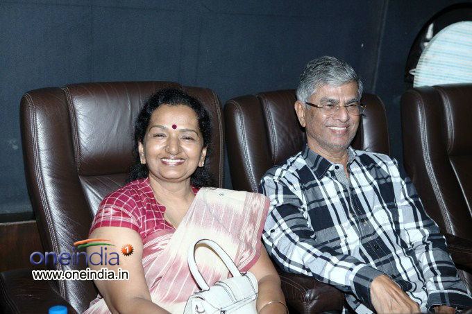 Shoba Chandrasekhar Photos Chennaiyil Oru Naal Premiere Show Pictures