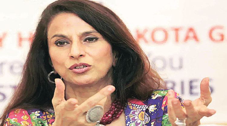 Shobhaa De Shiv Sena activists protest against writer Shobhaa De