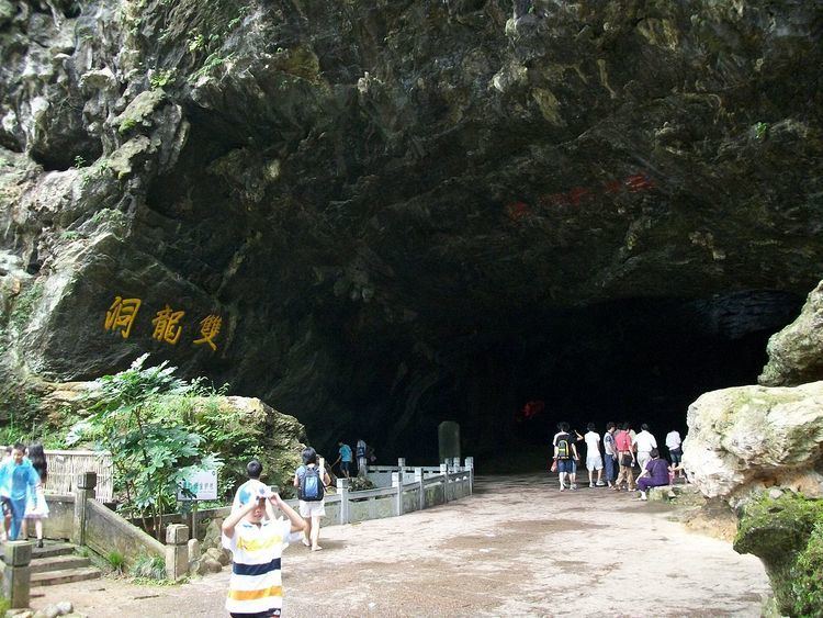 Shuanglong Cave httpsuploadwikimediaorgwikipediacommonsthu