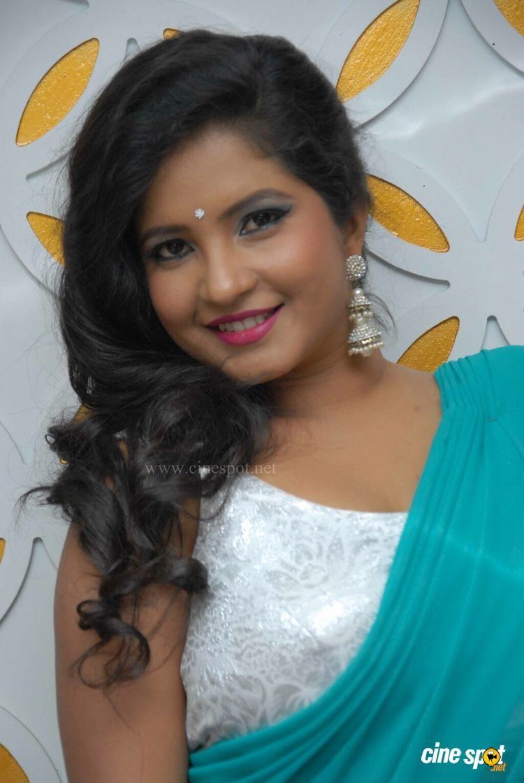 Shubha Poonja ShubhaPoonjaatTharleNanMakluAudioRelease10JPG