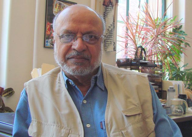 Shyam Benegal Shyam Benegal conferred with Excellence in Cinema Award