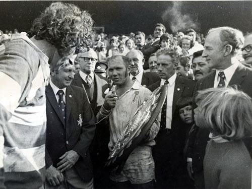 Sid Going Sid Going hands over the Ranfurly Shield to Auckland