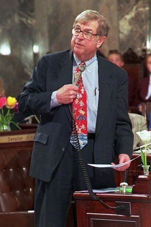 Sid Snyder Former Sen Sid Snyder dies at 86 known for leadership compromise