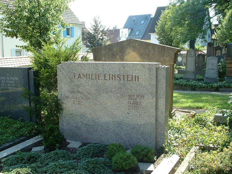 Siegfried Einstein FileLaupheim grave of Siegfried EinsteinJPG Wikimedia Commons