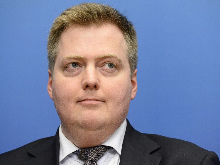 Sigmundur Davíð Gunnlaugsson Panama Papers Iceland39s prime minister walks out of interview over