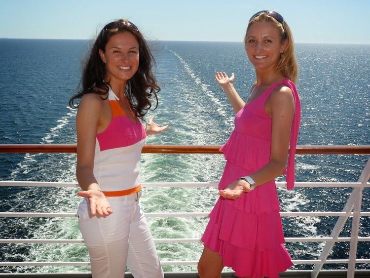 Sigrid & Marina Sigrid and Marina39s Trip To America Chicago Schlager Music Review