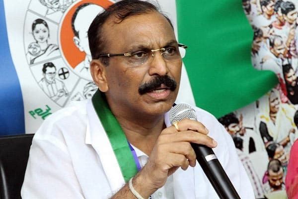 Silpa Mohan Reddy Silpa Mohan Reddy asks his brother to defect to YSRCP Telugu 360