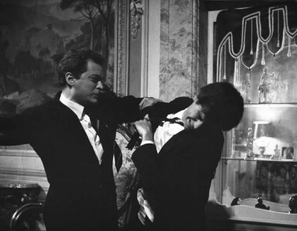 Silver Spoon Set Fotografia del film quotI delfiniquot Regia Francesco Maselli 1960 L