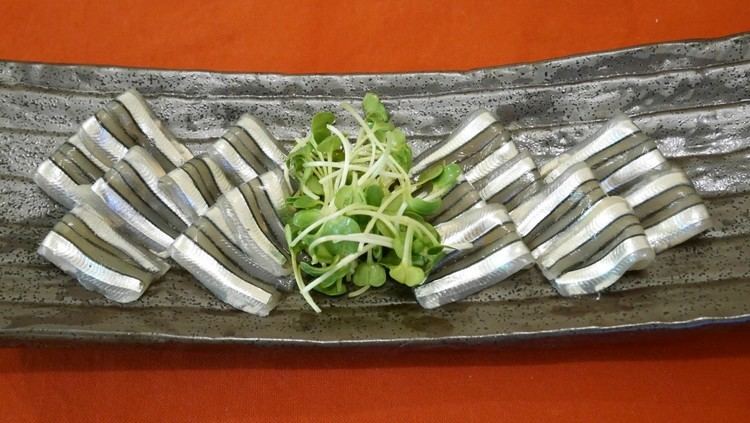 Silver-stripe round herring Sashimi of Kibinago SilverStripe Round Herring DAIDOKORO