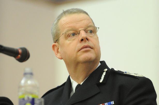 Simon Byrne (police officer) Senior police officer praises emergency services for saving a mans