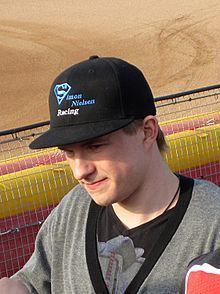 Simon Nielsen (speedway rider) httpsuploadwikimediaorgwikipediacommonsthu