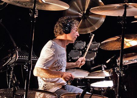 Simon Phillips (drummer) Drummerworld Simon Phillips