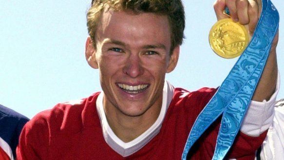 Simon Whitfield Simon Whitfield Olympic gold medallist retires after