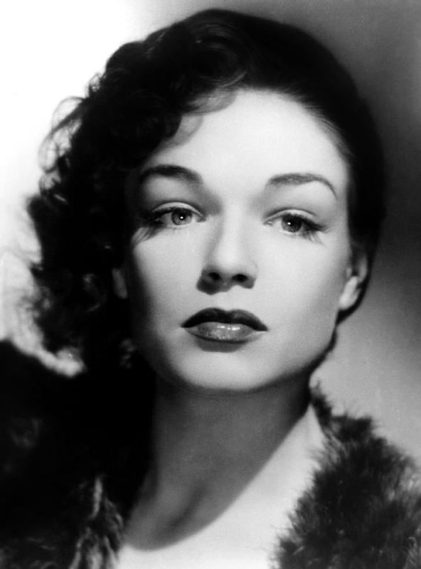 Simone Signoret 107661largejpg