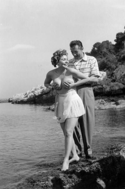 Simone Silva Simone Silva and Robert Mitchum Cannes 1954 OMG Pinterest