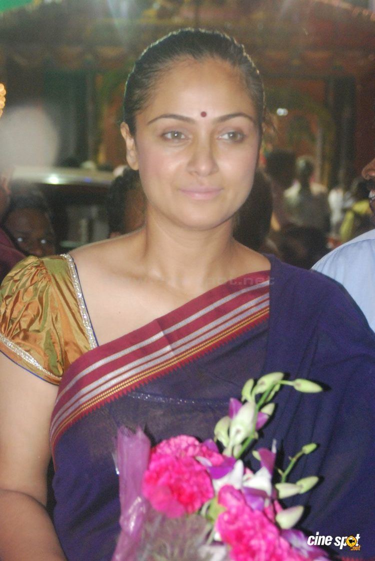 Simran (actress) SimranPhotosatMahaEleganceFamilySalonLaunch15jpg