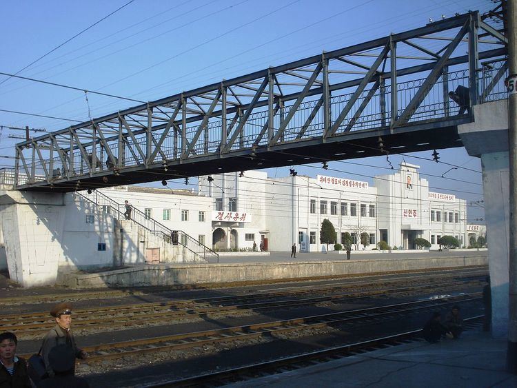 Sinanju Chongnyon Station
