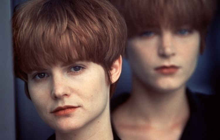 Single White Female Obsession and Compulsion A Deep Look at Single White Female