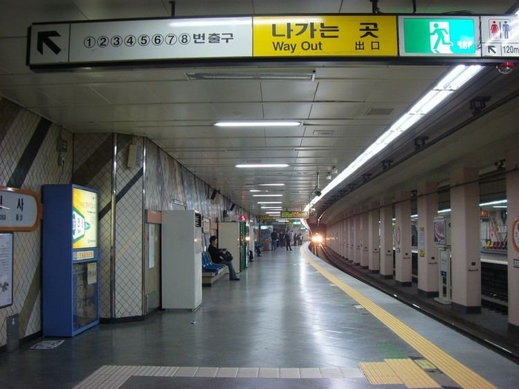 Sinsa Station