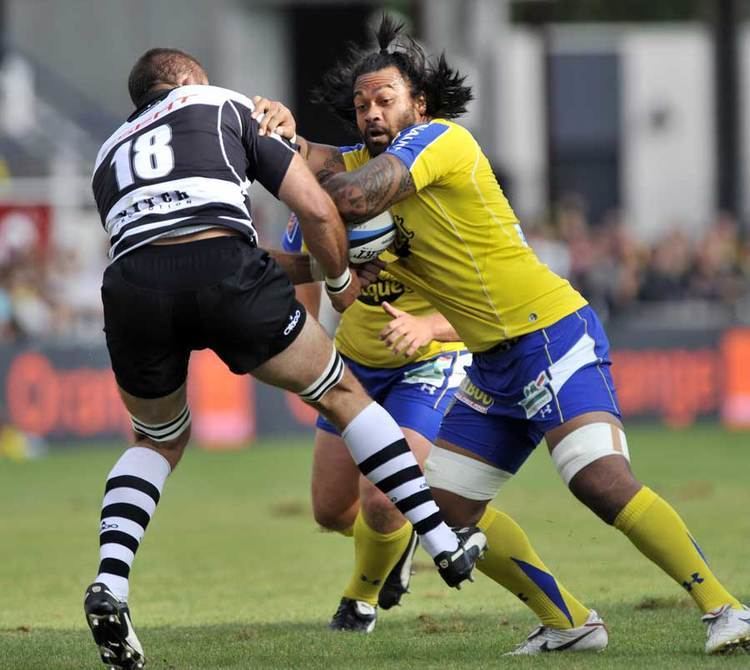 Sione Lauaki Clermont39s Sione Lauaki shrugs off Brive39s Arnaud Mela