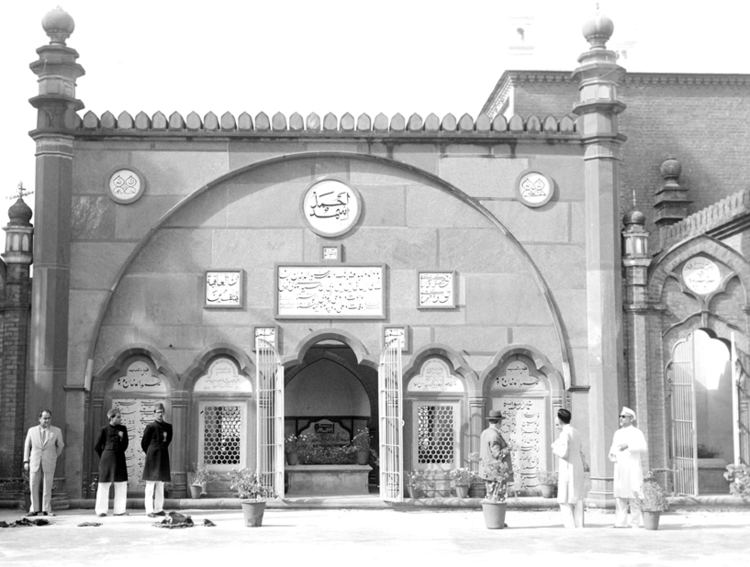 Sir Syed Masjid
