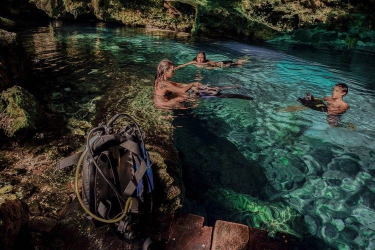 Sistema Dos Ojos Dive Site CENOTE DOS OJOS in Mexico description media reports