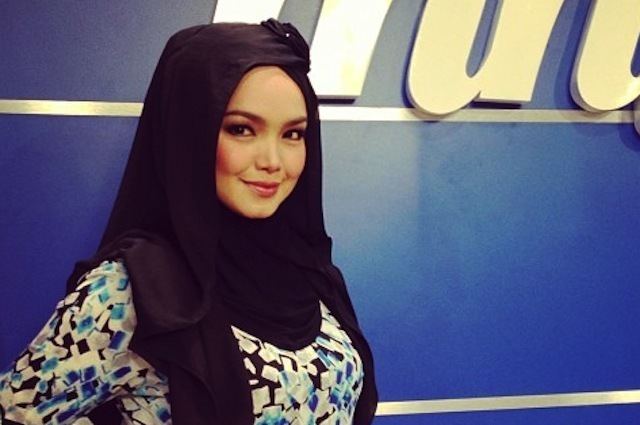 Siti Nurhaliza Fan Video Fuels Siti Nurhaliza Pregnancy Rumours Again