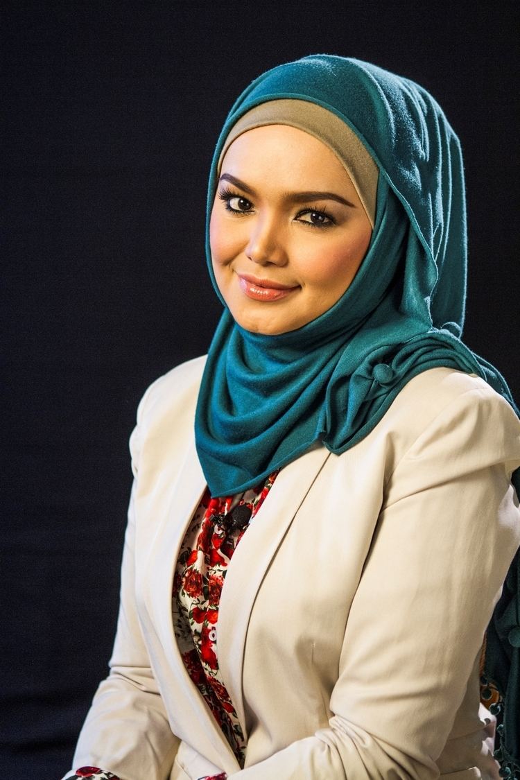 Siti Nurhaliza Malaysian Of The Year by Wong Xue Yun Yeo Jia Yee Bryan