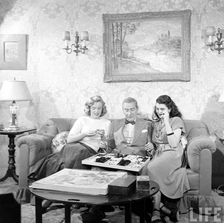 Sitting Pretty (1948 film) Sitting Pretty 1948 film Alchetron the free social encyclopedia