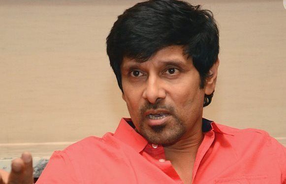 Sivasakthi movie scenes Vikram who had been working as dubbing artist rose to fame as an actor in the film Sethu in which he used violence as the only way to deal with people 
