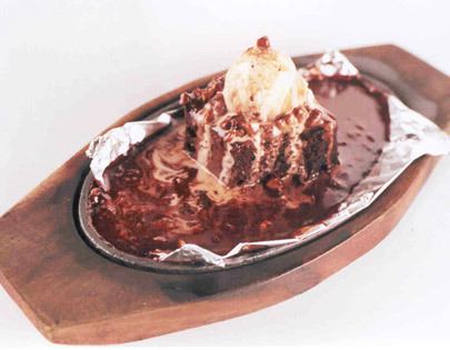 Sizzling Brownie How to make Sizzling Brownie With Vanilla Icecream recipe by