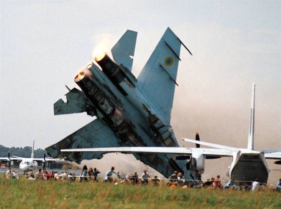 Sukhoi Su-27 crashed at the Synyliv air show
