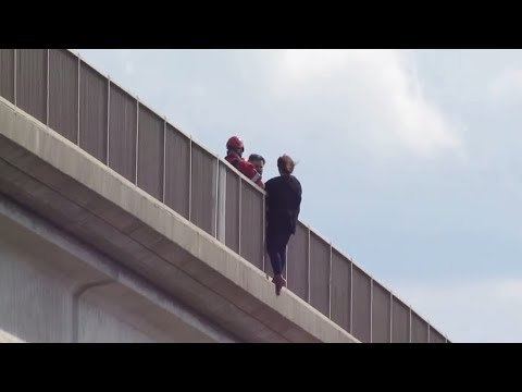 Slaw Rebchuk Suicidal teen on ledge of Slaw Rebchuk Bridge in Winnipeg YouTube