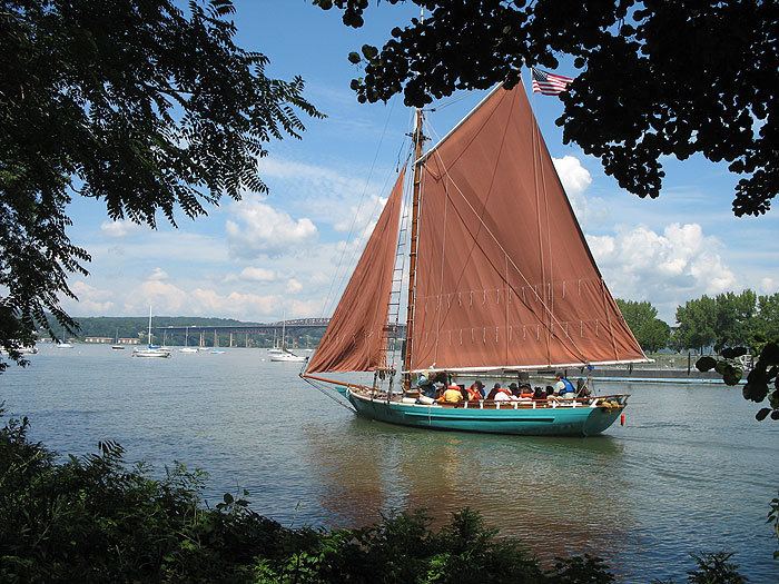 Sloop Woody Guthrie Join the Living River Regatta to Save the Sloop Woody Guthrie by