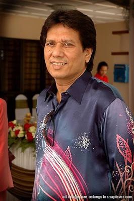 SM Nasimuddin SM Amin wearing a sleeves