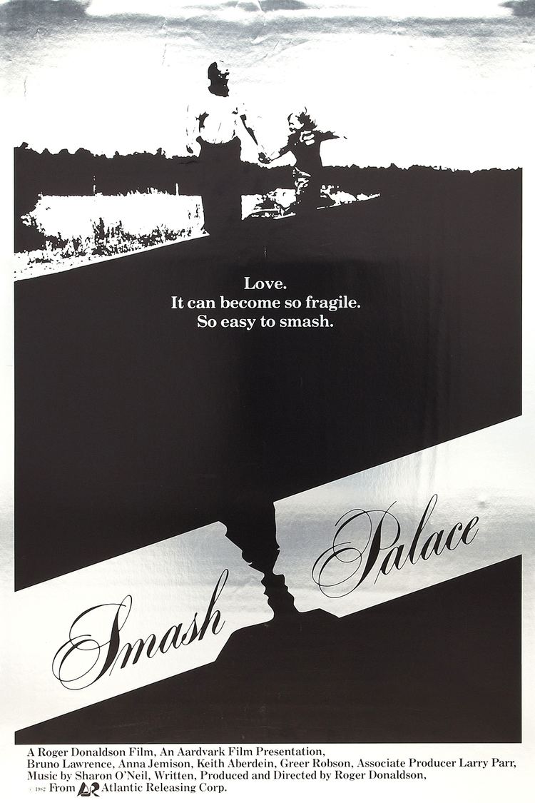 Smash Palace wwwgstaticcomtvthumbmovieposters39558p39558