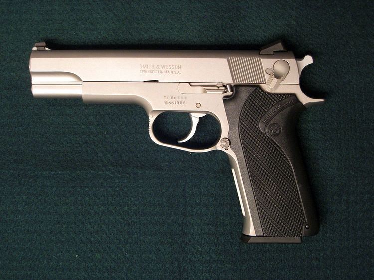 Smith & Wesson Model 1006