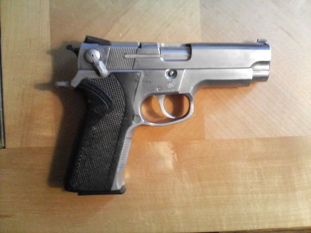 Smith & Wesson Model 4006