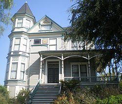 Smith Estate (Los Angeles) httpsuploadwikimediaorgwikipediacommonsthu
