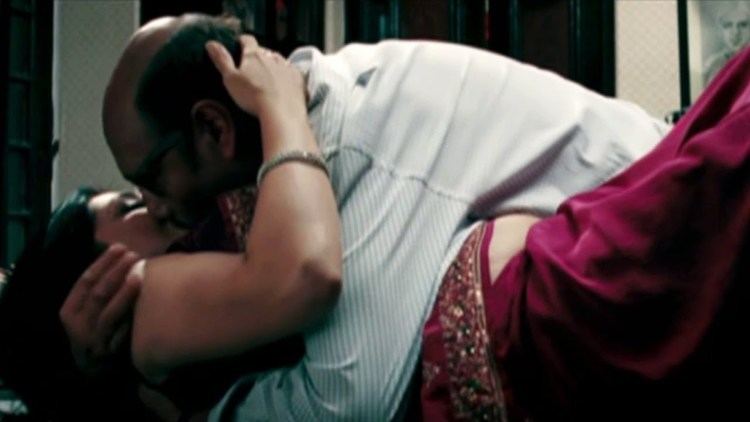Smoking movie scenes Rupa Ganguly Saree Smooch Smoking Scene In Bengali Movie Dutta Vs Dutta
