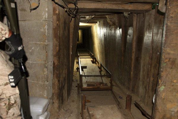 Smuggling tunnel Federal officials find another drugsmuggling tunnel LA NOW