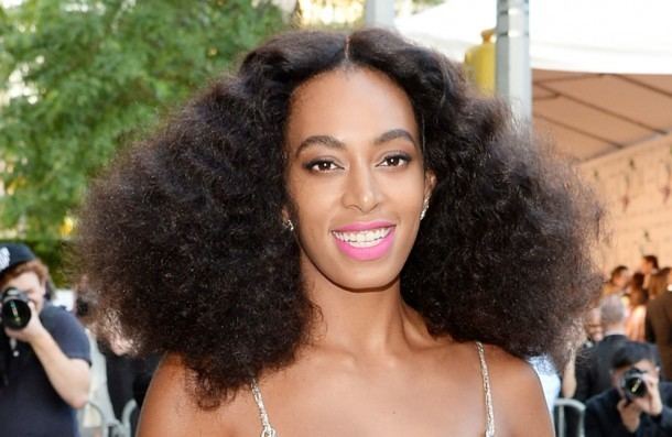 Solange InTouch Weekly Compares Solange39s Hair to a Dog Essencecom