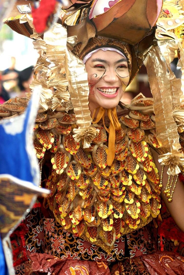 Solo Batik Carnival httpsuploadwikimediaorgwikipediacommonsff